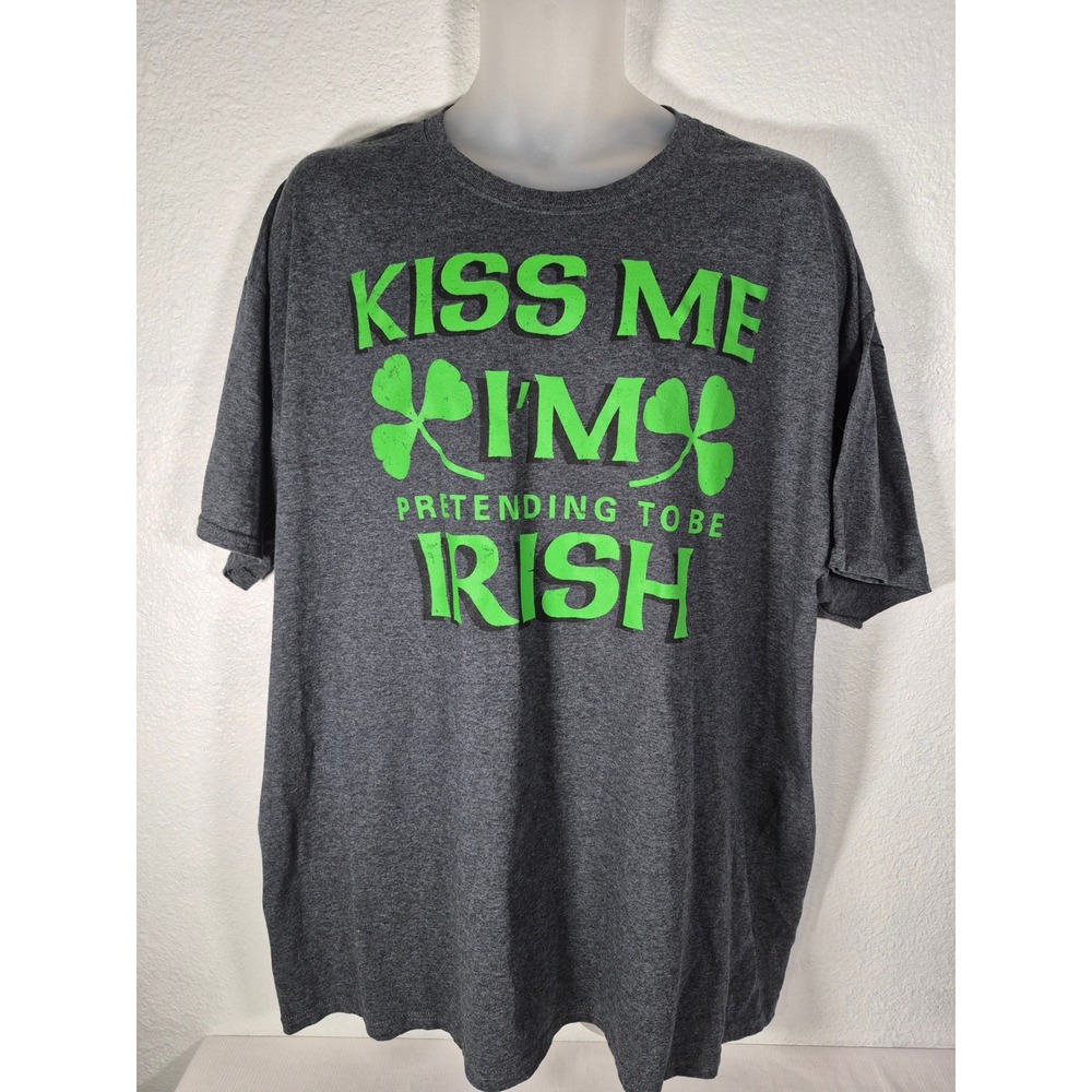 St Patricks Day Mens Kiss Me Im Pretending To Be Irish Graphic Tee Gray 2XL